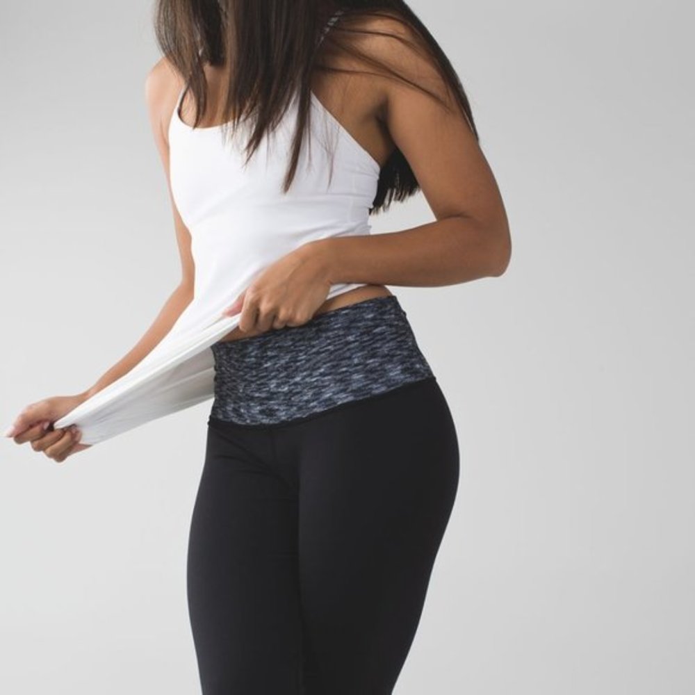 Lululemon Size 4 Groove Pant III Flare Luon Yoga Pants in Black Heathered Gray